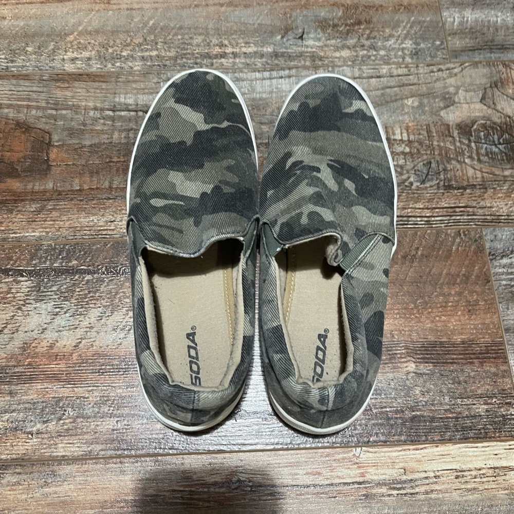 SODA slip on sneaker size 10
